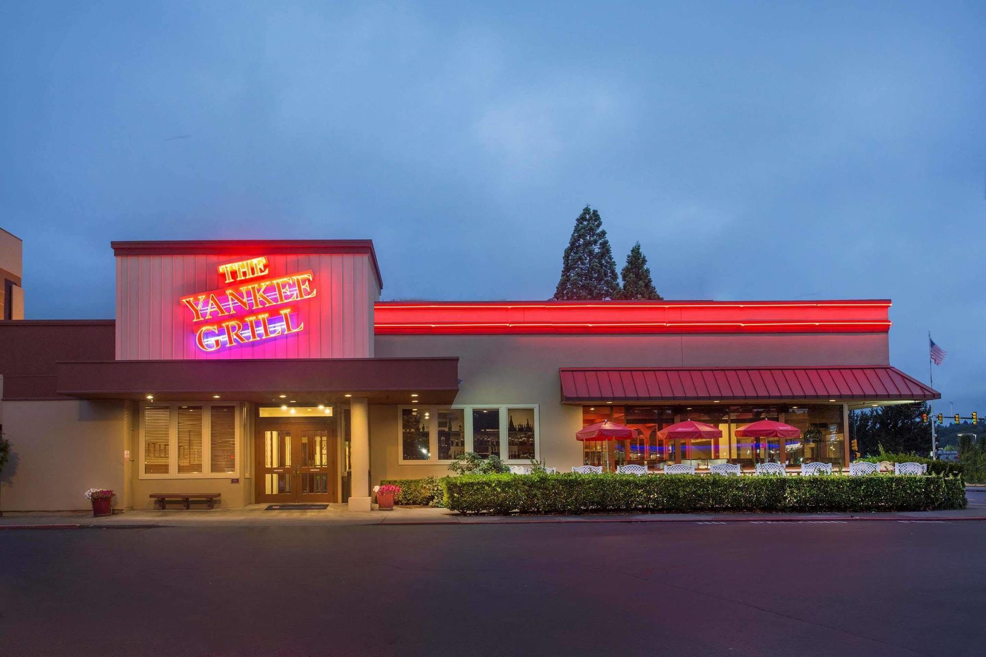 Red Lion Hotel & Conference Center - Seattle/เรนตัน ภายนอก รูปภาพ