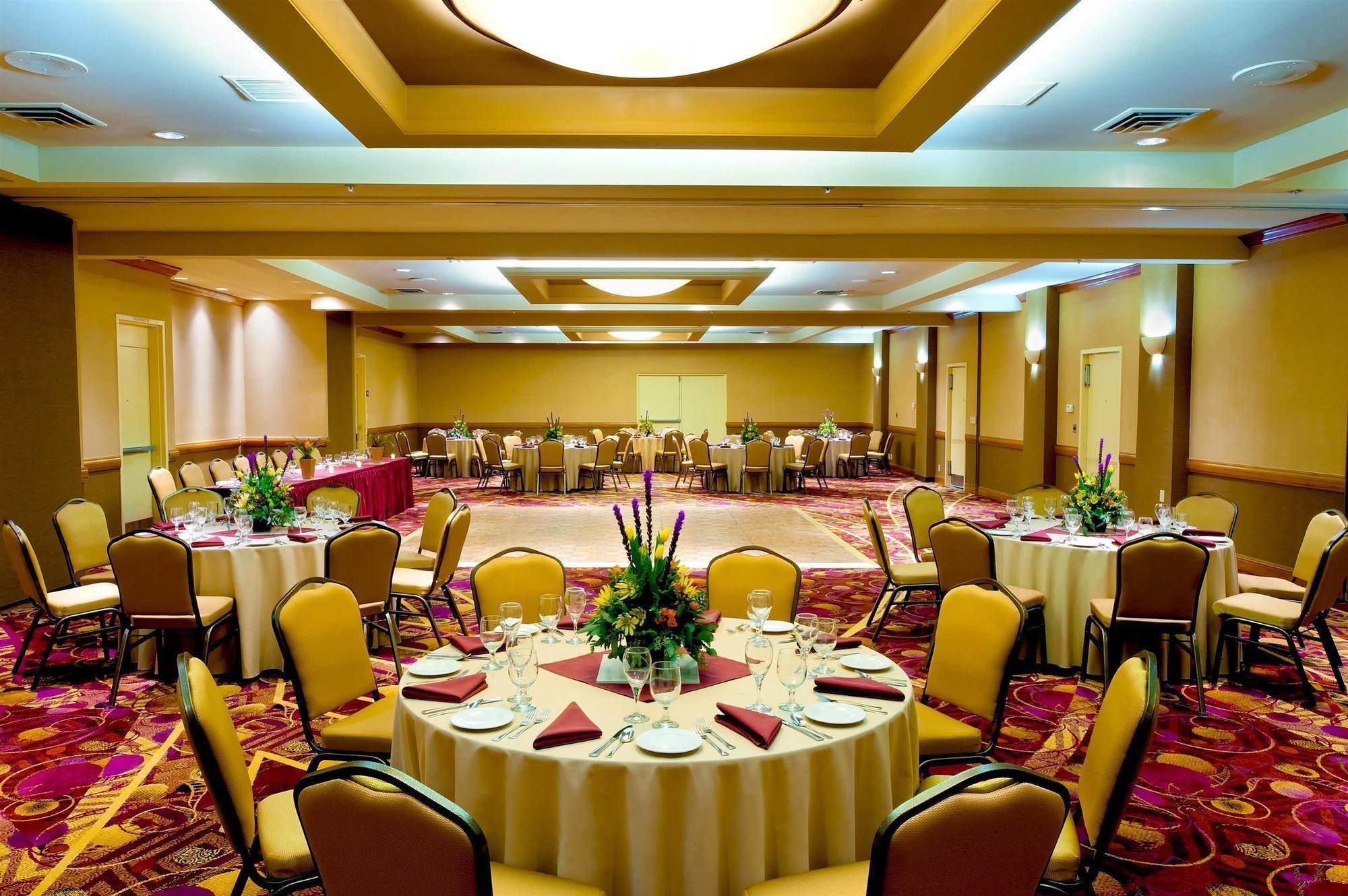 Red Lion Hotel & Conference Center - Seattle/เรนตัน ภายนอก รูปภาพ